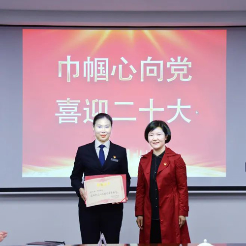 市婦聯(lián)、市總工會領(lǐng)導(dǎo)來集團(tuán)授牌公交巾幗事業(yè)再迎盛事