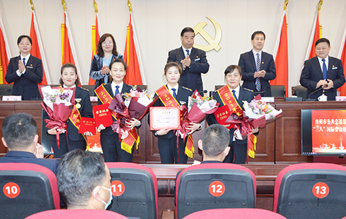 天天都是“三八”節(jié)  為“公交女神”點(diǎn)贊——集團(tuán)召開“三八”國際勞動?jì)D女節(jié)表彰大會