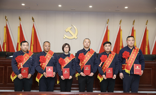 0203 安全服務(wù)能手從左至右依次為 黨萬超、朱學(xué)民、任興芳、王琳汝、周冬偉、王須波.jpg