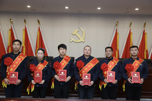 0204 節(jié)能能手從左至右依次為 石亞杰、沈小慶、楊興忠、于俊國、權(quán)振利、吳偉偉.jpg