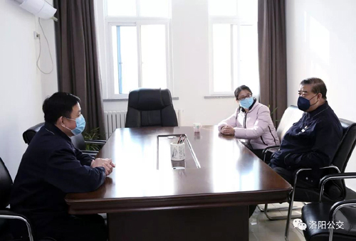 眾志成城、共克時艱——團市委向公交一線捐贈疫情防控物資