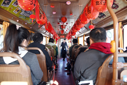 慶祝建司70周年！洛陽公交集團邀請市民代表“零距離”探秘公交03.JPG